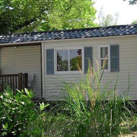 Paris-est Camping 4*