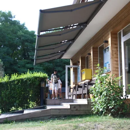 Paris-est Camping 4*