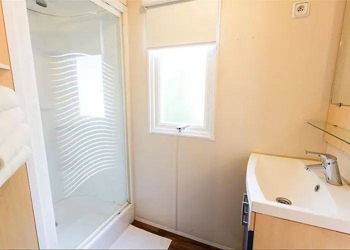 캠핑 파리-에스트 캠프장 4*